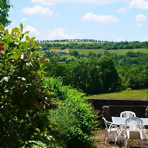 Les Volets Bleus Du Segur Hébergement de vacances Le Segur